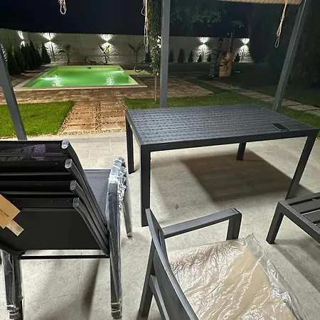Vakantiehuis Petrovac Pool & Chill *